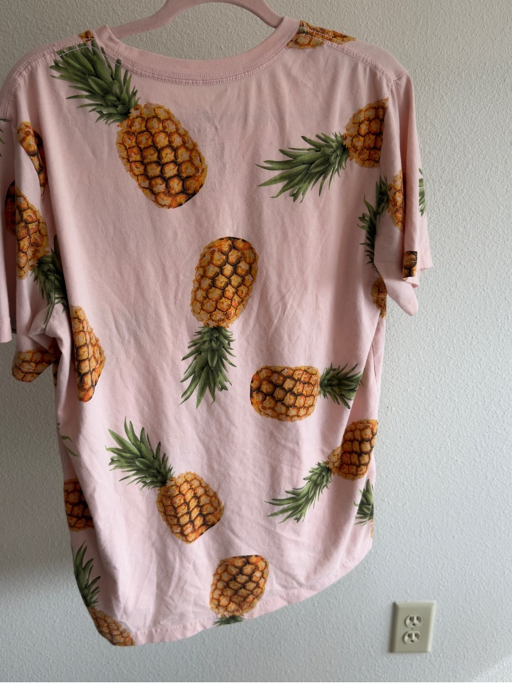 4/$20 George Pineapple Graphic Tee Pink L Tropical Beachy Y2K Casual - Picture 3 of 7